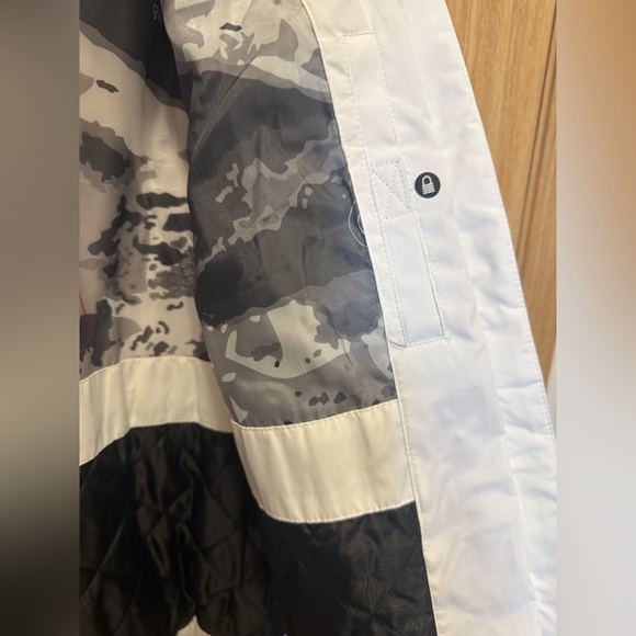 ZeroXposur White and Black Ski Jacket - Picture 7 of 10